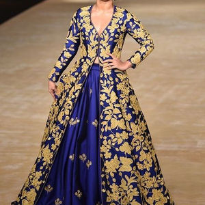 2023 mariée Zari or broderie bleu Royal veste Lehenga robe avec cristal verre perles pierre & Dabka travail en soie - Product Image 1