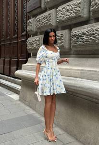 Vestido Midi de verano floral elegante con correas de lazo en los hombros Tela suave y ligera para uso diario o en la playa - Product Image 3