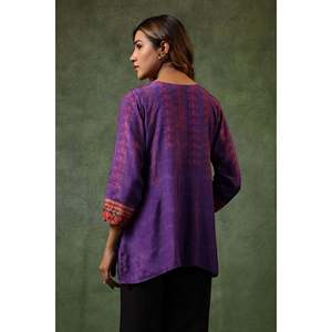 Top de punto estampado en morado Naqsh-e-Saira - Product Image 5