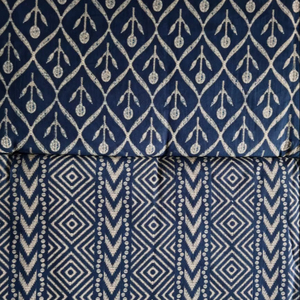 Algodón puro Akola Indigo Borde grande Diseño intrincado Impresión de pantalla Tela de brocado Impresión de índigo Tela de algodón Pantalla intrincada - Product Image 1
