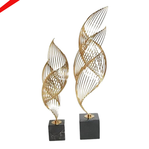 Escultura decorativa con acabado dorado de diseñador de alta venta 2025 con base de madera para decoración del hogar - Product Image 1
