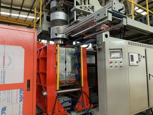 Ligne de fabrication de jerrican à huile 25 L Machine de moulage par soufflage de canette en plastique de 20 litres - Product Image 3