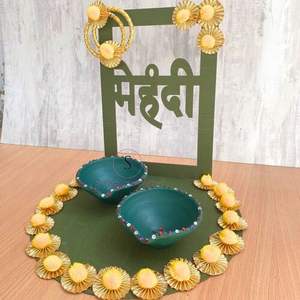 Platos decorativos multiusos Mehndi de diseñador tradicional con hermosa flor amarilla Workk Mehndi plato para decoración de boda - Product Image 1