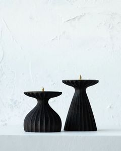 Exquisito candelabro botánico dorado para una decoración atemporal. Disponible a precios de mayoreo - Product Image 2