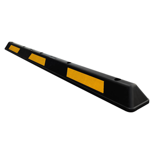 Borne de stationnement PPC 180x13x9 cm pour alignement de roues de véhicule - Product Image 1