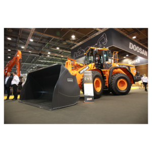 Chargeuse sur pneus articulée Chargeuse de chantier puissante avec commandes par joystick, cabine de climatisation et accessoires pour fourche/godet - Product Image 3