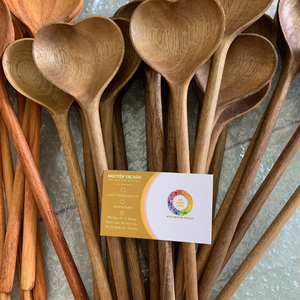 Ensemble bol et cuillère en bois fabriqué avec du bois durable pour la présentation de table et les repas en famille Origine Vietnam - Product Image 3