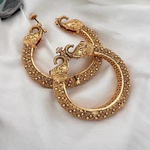 Magnifique ensemble de bijoux ethniques en laiton Kada Bangle pour femmes et filles, élégant cadeau traditionnel et tenue de mariage pour les fonctions cérémonielles - Product Image 1