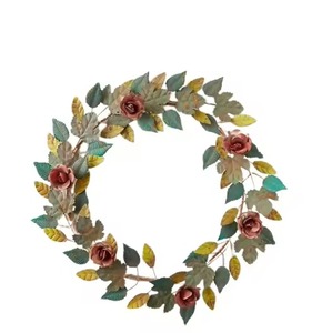 Couronne florale colorée décorative parfaite pour les fêtes de mariage et les décorations murales d'intérieur élégantes d'Inde. - Product Image 1