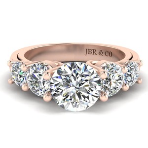 Style élégant Diamant Rond Rose Plaqué Or 925 Argent Twist Prong Cinq Pierre Bague de Fiançailles Pour Femmes Au Meilleur Prix - Product Image 1