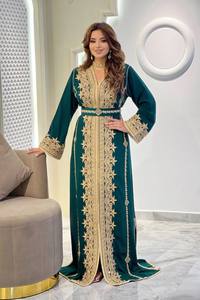 Vestido de novia marroquí hecho a mano con bordado adornado, impresionantes acentos de cuentas y sofisticado aspecto real - Product Image 3