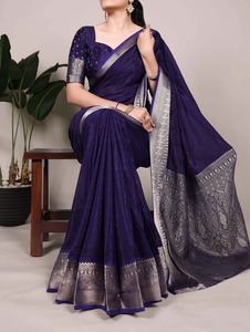 Magnifique sari chinon auto-imprimé avec travail de tissage zari en soie - vente en gros - Product Image 4