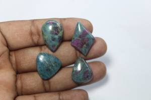 Piedra pulida a mano de cianita de rubí Cabujón de piedra de cianita de rubí Aspecto impresionante Piedra preciosa suelta para la fabricación de joyas de lujo Precio bajo - Product Image 3