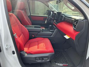 Toyota Sequoia TRD Pro 2023, Motor V6 Twin-Turbo, Tracción en las Cuatro Ruedas, Interior Rojo, Faros LED, Techo Panorámico, Bajo Kilometraje - Product Image 6