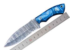 Couteau Skinner en acier damassé fait à la main couteau de chasse à manche en résine avec beau couteau - Product Image 2