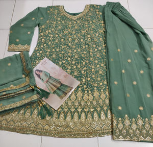 Ensemble en georgette Heavy Fox avec broderie, pantalon palazzo en georgette Heavy Fox avec broderie, dupatta en georgette Heavy Fox avec imprimé - Product Image 2