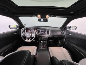 Sharp 2024 Dodge Charger SRT Hellcat Widebody RWD Usado con asientos de cuero Sistema de navegación Asientos con calefacción Arranque remoto Techo solar - Product Image 4