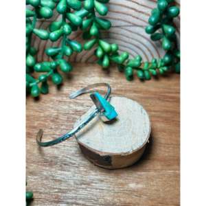 Bracelet manchette tendance Donovan Skeets Kingman en turquoise et argent sterling - Product Image 2
