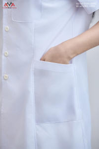 Blouse de travail unisexe FMF, longueur intégrale, 65% polyester, 35% coton, tissu tissé, usage hospitalier - Product Image 2