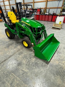Tractor Compacto John Deere 1025R con Cucharón Frontal, 25 HP, 4x4, para Agricultura y Jardinería - Product Image 4