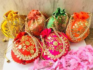 Bolsos Potli de Satén con Lentejuelas, Bordados a Mano, Estilo Bohemio, Diseño Étnico Indio, Último Diseño, Unisex, Regalo de Boda - Product Image 4