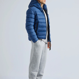 Vestes longues matelassées pour hommes, personnalisées, à prix avantageux, pour l'extérieur, pour l'hiver, avec un revêtement fin, logo personnalisé et design imperméable - Product Image 4