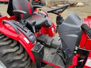 Mini-tracteur d'occasion M-A-H-I-N-D-R-A 1626 à transmission par engrenages pour usage agricole, incluant les composants essentiels : pompe, moteur, boîte de vitesses, roulement, garantie 2 ans - Product Image 6