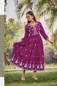 Vente en gros exclusif Lakhnavi rayonne flammé fil de coton broderie Kurti Collection tenue de soirée décontractée inspirée pakistanaise indienne - Product Image 2