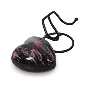 Urne souvenir coeur en métal gravée avec support en fer pour cendres - Product Image 5