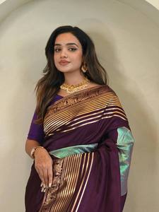 ส่าหรีอินเดียแบบดั้งเดิมทำจากผ้าไหมสีม่วงสำหรับงานปาร์ตี้ - Product Image 2