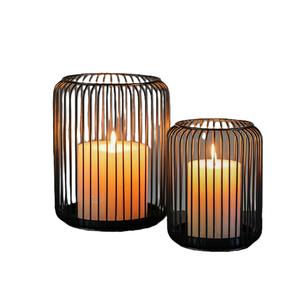 Portavelas de alambre de hierro con diseño geométrico de huracán, alta tendencia, perfecto para mantener las velas seguras durante el uso en interiores y exteriores - Product Image 1