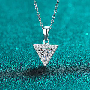 Collier avec pendentif circulaire à bulles serti de diamants de luxe, design halo en moissanite taille triangle 1,00 CT, cadeau de mariage pour femmes - Product Image 3