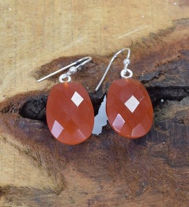 Boucles d'oreilles pendantes artisanales en argent sterling plaqué or avec cornaline rouge, bijoux de pierre de naissance d'août, élégant cadeau de fête pour femme - Product Image 2