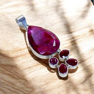 Colgante y dijes de plata de ley 925 con gema de rubí, venta al por mayor de colgantes y joyería de plata - Product Image 1