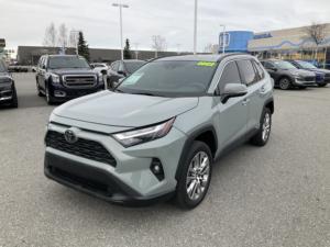 Livraison de seuil de porte pour Toyota RAV4 XLE 2022 d'occasion - Product Image 3