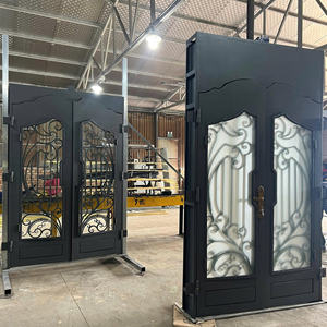 La puerta de hierro hecha a medida para la entrada principal de la casa combina seguridad, durabilidad y un diseño sofisticado. - Product Image 4