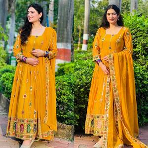 Vestido de diseñador pakistaní Anarkali amarillo indio Salwar kameez para boda, listo para usar vestido de secuencia bordado Haldi - Product Image 1
