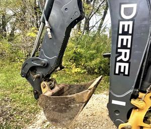 Bon choix de BACKHOE LOADER Cabine fermée avec commandes pilotes AC Godet à usage général 4X4 et pneus 19.5 à vendre - Product Image 3