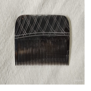 หวีเขาควายธรรมชาติสีน้ำตาลเข้มมีการแกะสลักเหมาะอย่างยิ่งสำหรับร้านขายอุปกรณ์เสริมผม - Product Image 1