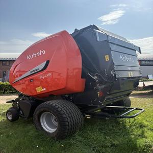 Compre Kubota Round Square Mini Hay Baler Machine Maquinaria agrícola con motor para prensa de balas de heno de paja - Product Image 3