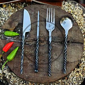 Ensemble de couverts en acier inoxydable forgé à la main, couteau, fourchette, cuillère, ensemble de salle à manger rustique, vente en gros OEM, style viking, cadeaux écologiques - Product Image 4