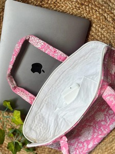 Funda para portátil hecha a mano India acolchada para estampado Floral Rosa elegante tela de algodón suave cierre de cremallera ligera amigable para viajes - Product Image 4