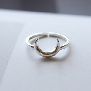 MOQ bajo 10 piezas regalos al por mayor chicas adolescentes simple 925 anillo de media luna de plata esterlina - Product Image 1