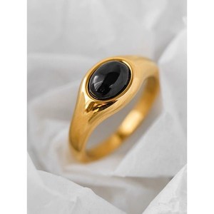 แหวนทองชุบ 18K กันน้ำ ประดับหินอาเกตสีดำ ดีไซน์เรียบหรู สามารถสวมซ้อนกันได้ แหวนหินสีดำหนา พร้อมตัวเลือกเป็นของขวัญ - Product Image 3