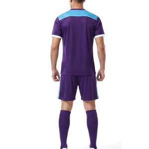 Tenues de football durables et de qualité supérieure, respirantes, légères, en polyester, design personnalisé pour les clubs sportifs, les tournois, les entraînements en plein air - Product Image 2