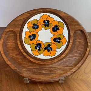Élégant plateau en bois émaillé floral coquelicot avec un beau et unique plateau de service de forme ronde pour la décoration intérieure - Product Image 1