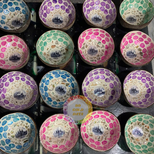 ชุดของขวัญภาชนะใส่อาหารจากกะลามะพร้าวลายเปลือกไข่แตก  งานเคลือบเงาเป็นมิตรกับสิ่งแวดล้อม ของตกแต่งบ้านแบบยั่งยืน ชามมะพร้าว - Product Image 4