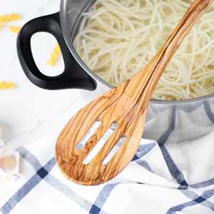 Outil à pâtes en bois d'olivier - Product Image 1