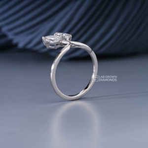 Anillo de Oro Blanco de 14 Quilates con Dos Diamantes Cultivados en Laboratorio con Corte de Pera, Anillo de Lujo para Mujer con Calidad VS EF, Regalo de Aniversario Toi et Moi, 1.30ctw - Product Image 5