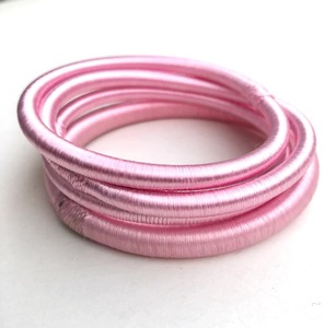 Bracelet fil de soie, cadeau de Thanksgiving, cadeau de demoiselle d'honneur, faveur de retour, cadeau Haldi Mehendi Sangeet, kada, bijoux faits à la main - Product Image 3